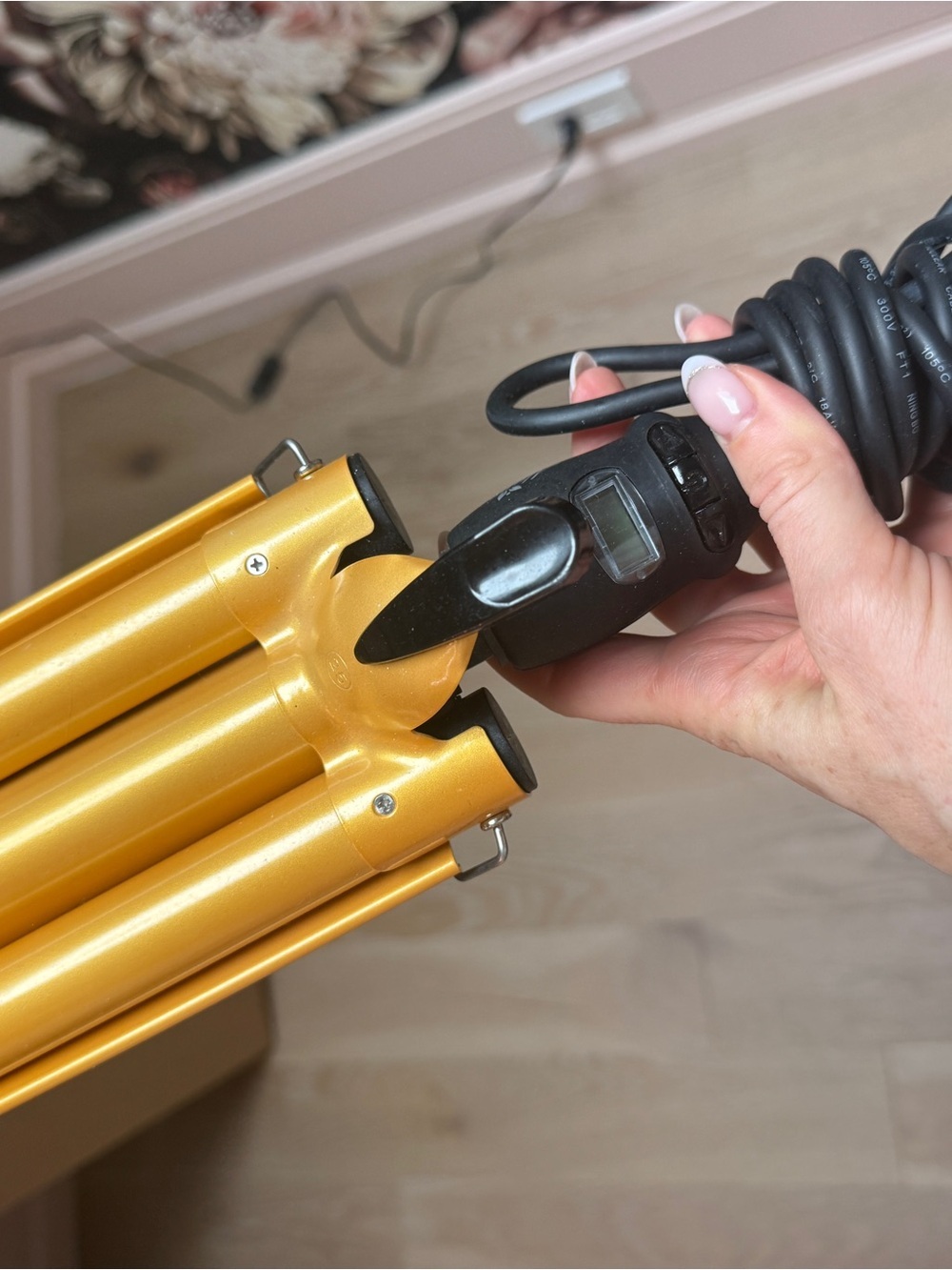 Allure Triple Barrel Gold Hair Waver